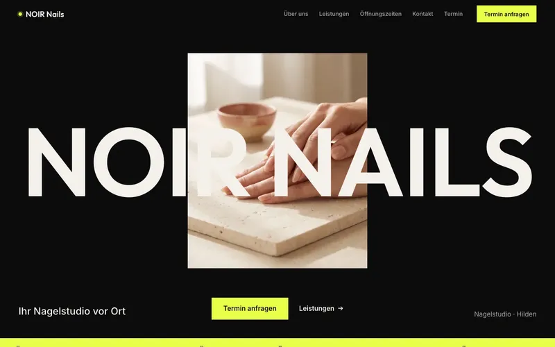 Website-Baukasten AVIDIS Sites: Beispiel-Website eines Nagelstudios im Theme Noir